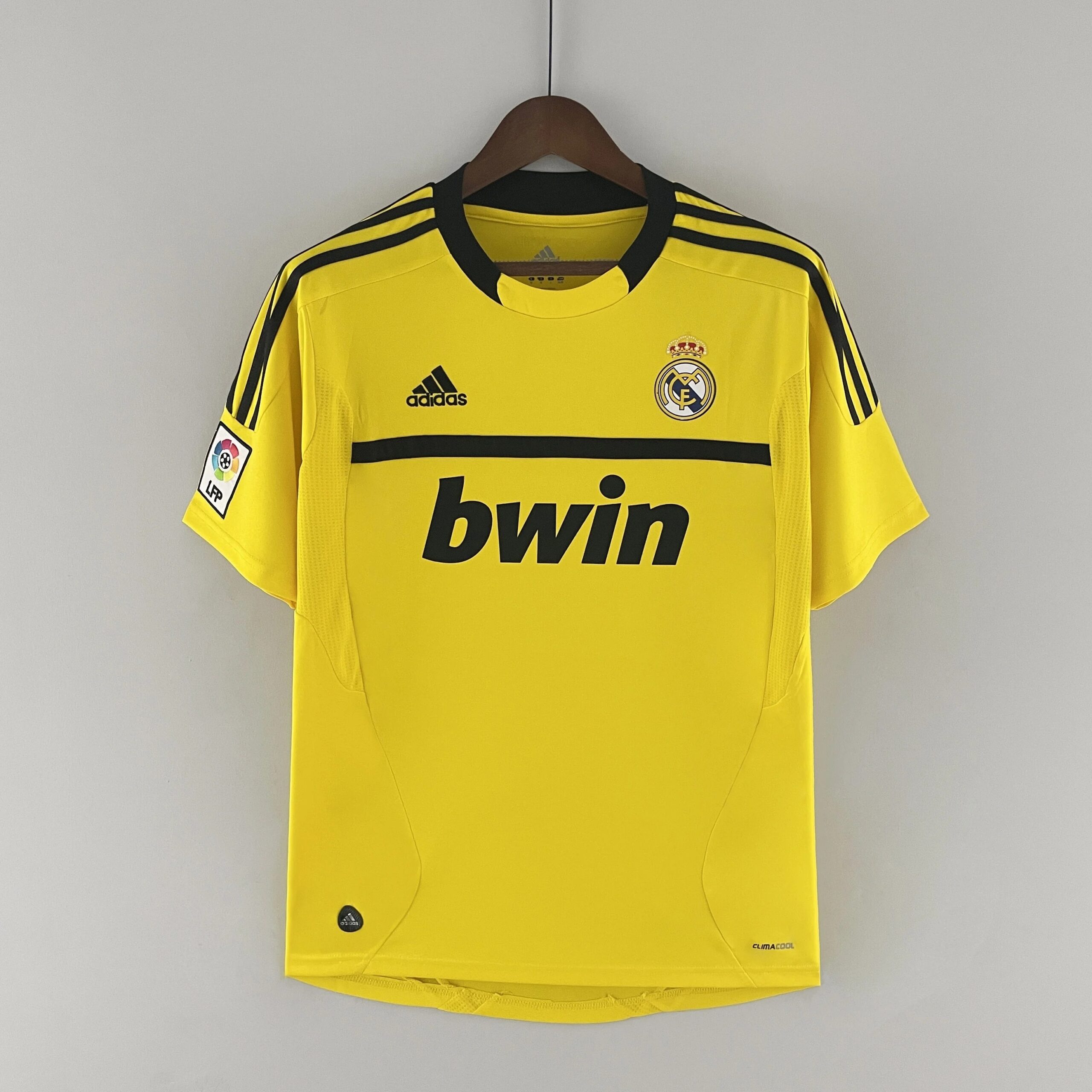 Real-Madrid-2011-2012-home-kit-1-scaled-1.jpg Real Madrid 2011 - 2012 home kit - Image 1