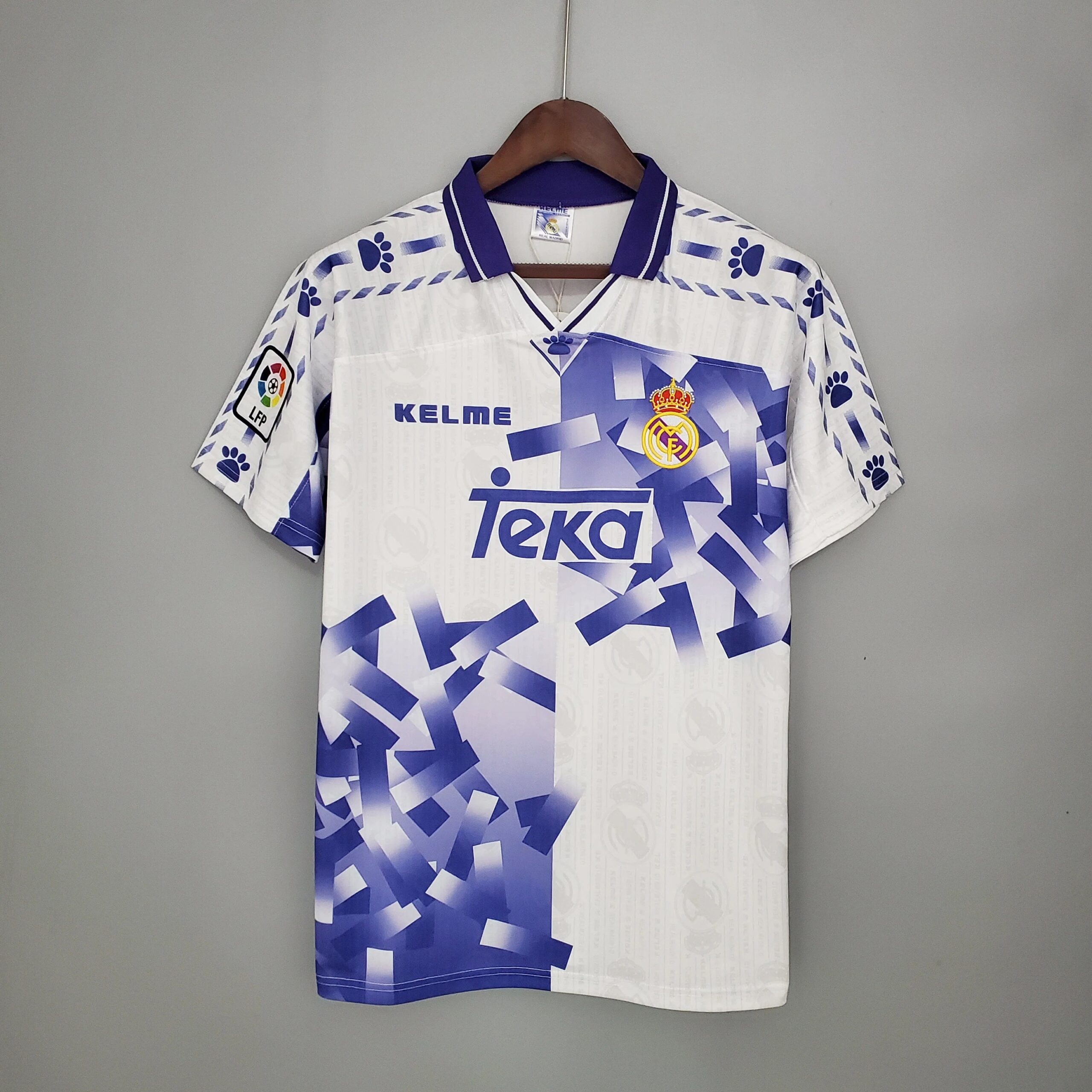 皇家马德里-1996-1997-第三球衣-scaled-1.jpg Real Madrid 1996-1997 third shirt - Image 1