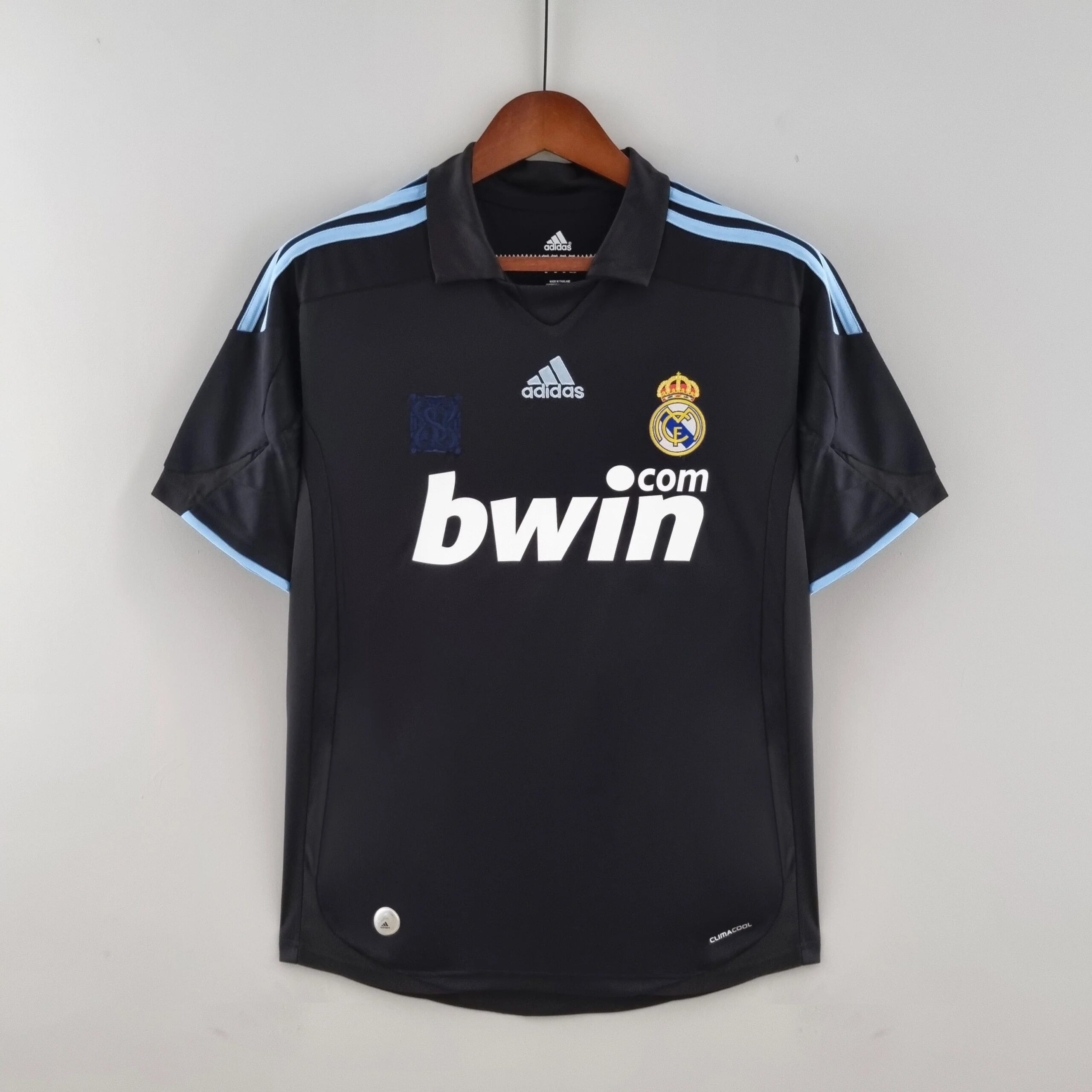 皇家马德里-2009-2010-客场球衣-scaled-1.jpg Real Madrid 2009-2010 away shirt - Image 1