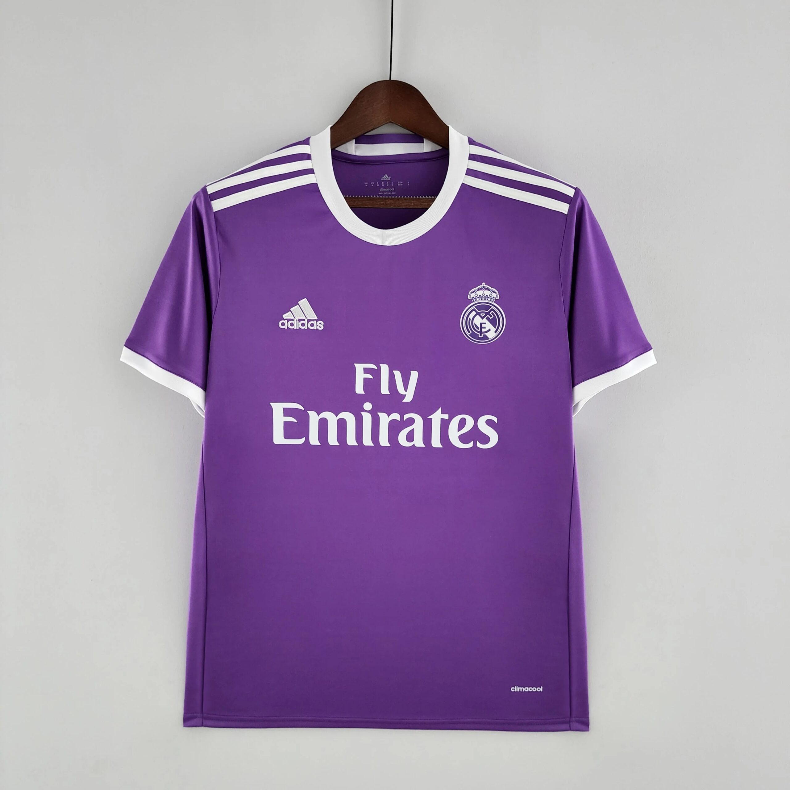 皇家马德里-2017-2018-客场球衣-1-scaled-1.jpg Real Madrid 2017-2018 away shirt - Image 1