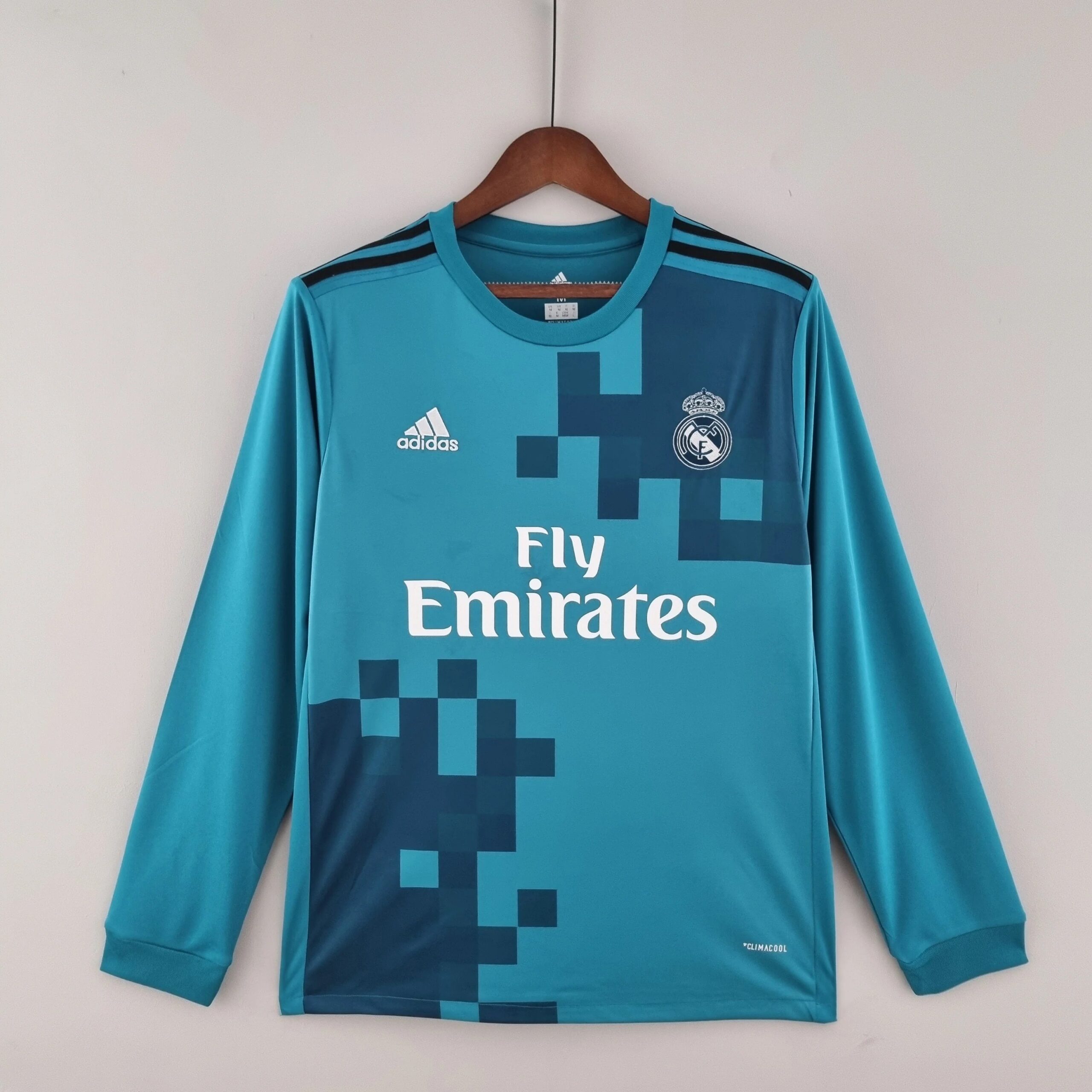皇家马德里-2017-2018-赛季第三客场长袖球衣-scaled-1.jpg Real Madrid's third away long-sleeved shirt for the 2017-2018 season - Image 1