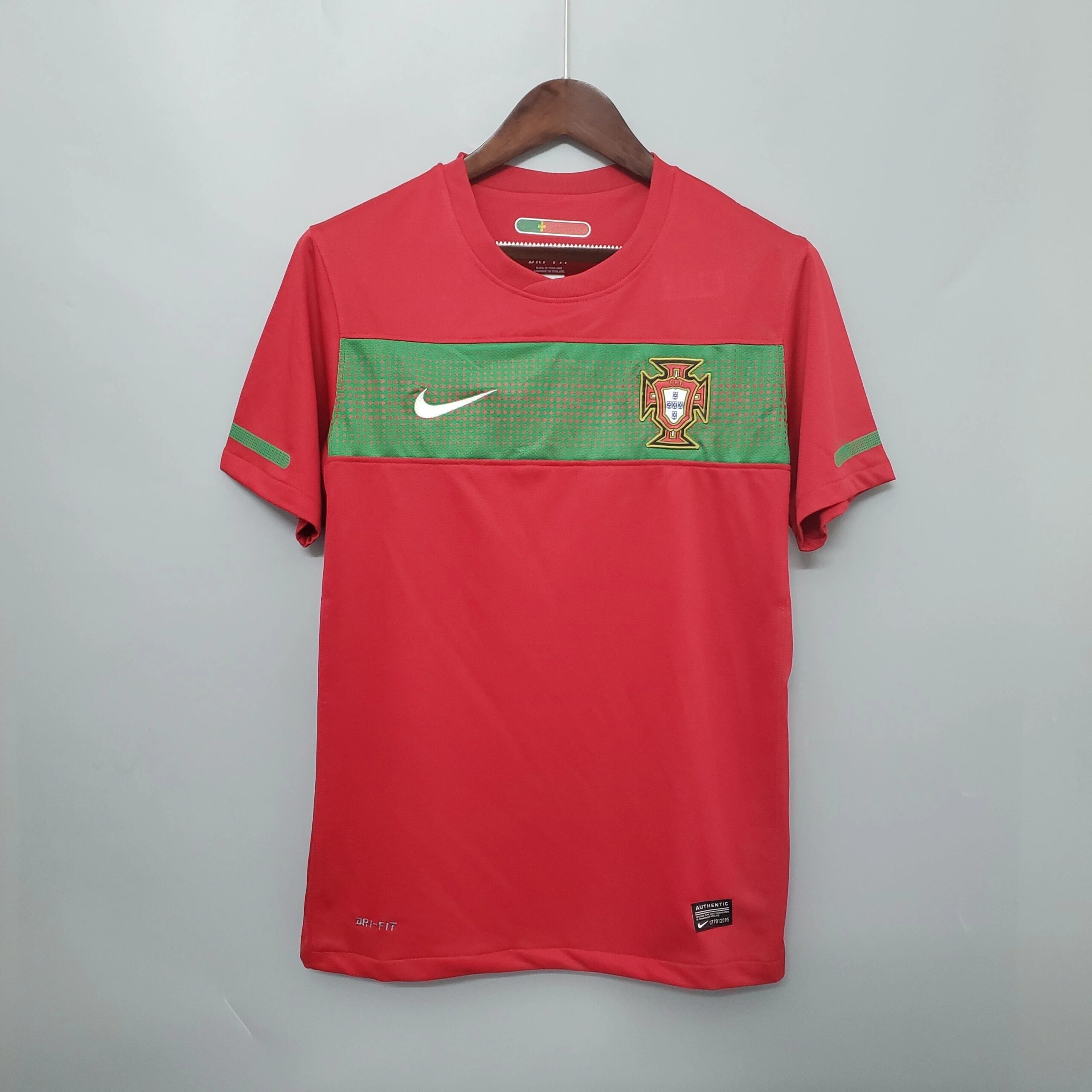 葡萄牙-2010-主场球衣-1-scaled-1.jpg Portugal 2010 home kit - Image 1